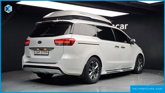 KIA CARNIVAL 9-SEATER OUTDOOR