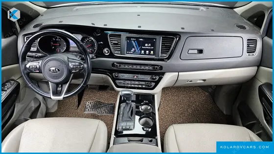 KIA CARNIVAL 9-SEATER OUTDOOR