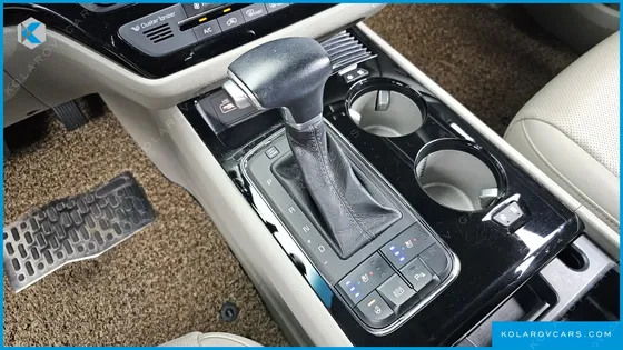 KIA CARNIVAL 9-SEATER OUTDOOR