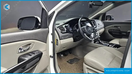 KIA CARNIVAL 9-SEATER OUTDOOR