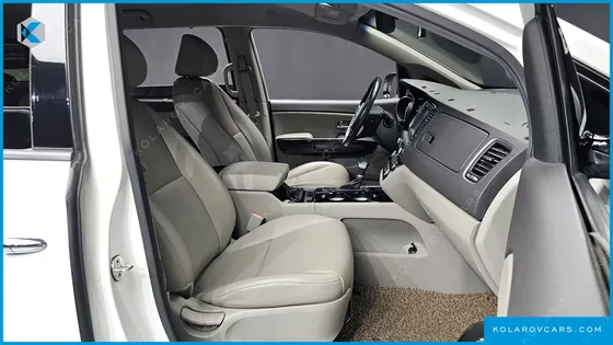 KIA CARNIVAL 9-SEATER OUTDOOR