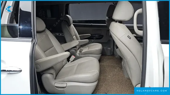KIA CARNIVAL 9-SEATER OUTDOOR