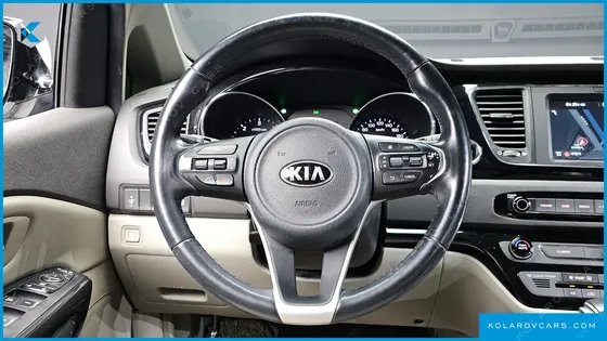 KIA CARNIVAL 9-SEATER OUTDOOR