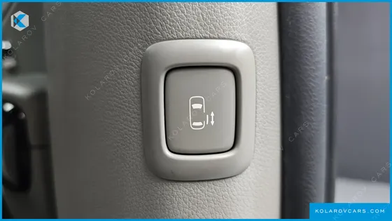 KIA CARNIVAL 9-SEATER OUTDOOR