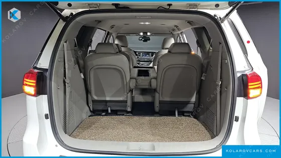 KIA CARNIVAL 9-SEATER OUTDOOR