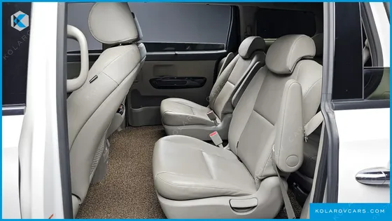KIA CARNIVAL 9-SEATER OUTDOOR