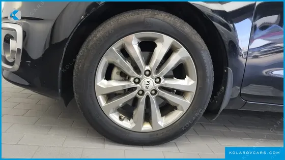 KIA CARNIVAL 9-SEATER NOBLESSE