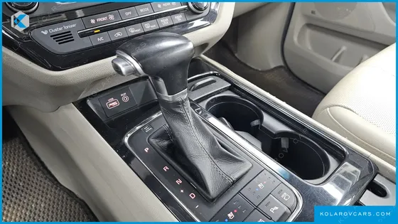 KIA CARNIVAL 9-SEATER NOBLESSE