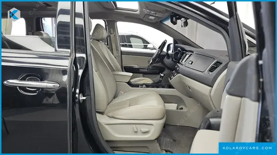 KIA CARNIVAL 9-SEATER NOBLESSE