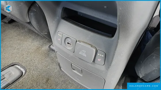 KIA CARNIVAL 9-SEATER NOBLESSE