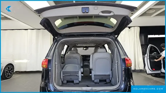 KIA CARNIVAL 9-SEATER NOBLESSE