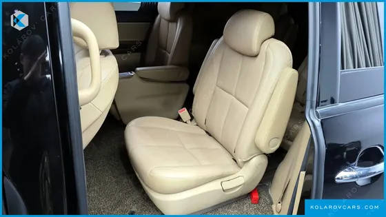 KIA CARNIVAL 9-SEATER HI-LIMOUSINE