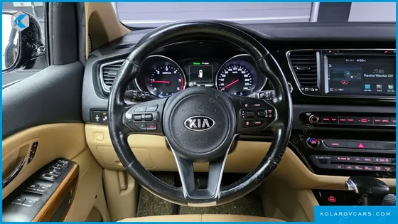 KIA CARNIVAL 9-SEATER HI-LIMOUSINE