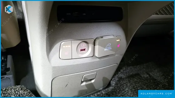 KIA CARNIVAL 9-SEATER HI-LIMOUSINE