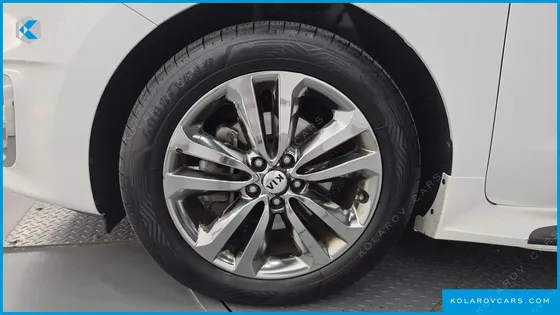 KIA CARNIVAL 9-SEATER PRESTIGE