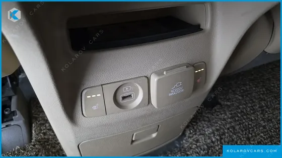 KIA CARNIVAL 9-SEATER PRESTIGE