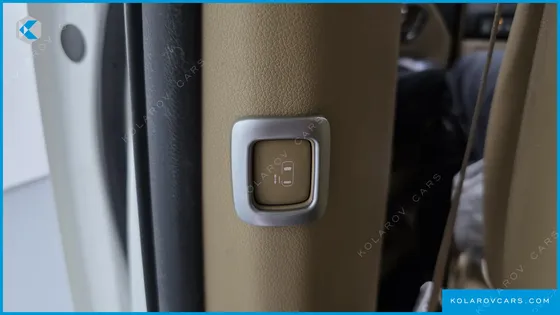 KIA CARNIVAL 9-SEATER PRESTIGE