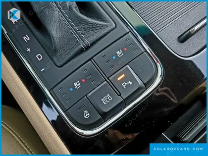 KIA CARNIVAL 9-SEATER PRESTIGE