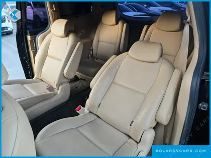 KIA CARNIVAL 9-SEATER PRESTIGE
