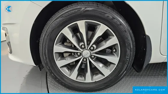 KIA CARNIVAL 9-SEATER LUXURY