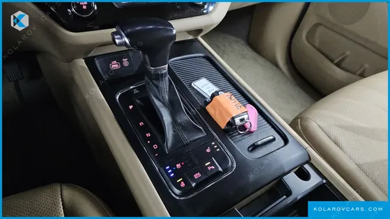 KIA CARNIVAL 9-SEATER LUXURY