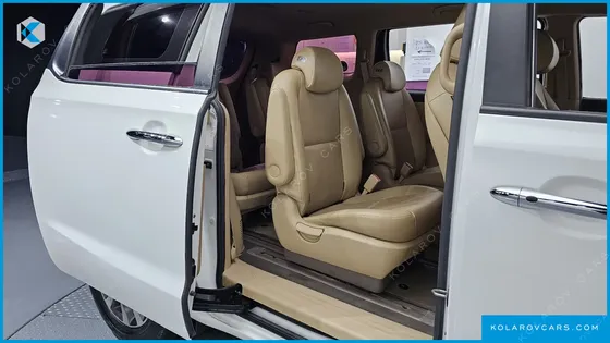 KIA CARNIVAL 9-SEATER LUXURY