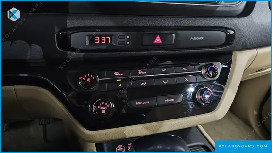 KIA CARNIVAL 9-SEATER LUXURY