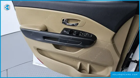 KIA CARNIVAL 9-SEATER LUXURY