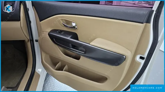 KIA CARNIVAL 9-SEATER LUXURY