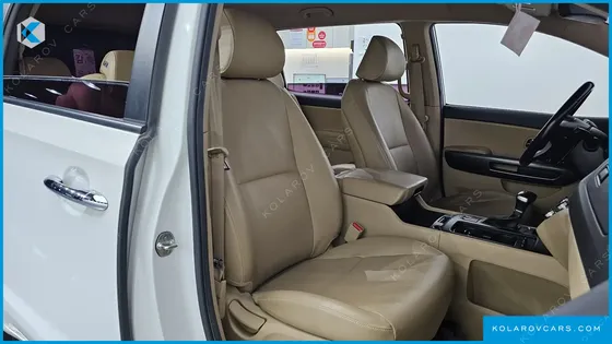 KIA CARNIVAL 9-SEATER LUXURY