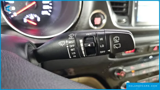 KIA CARNIVAL 9-SEATER LUXURY