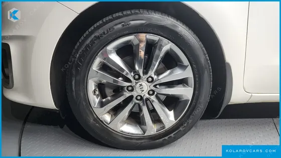 KIA CARNIVAL 9-SEATER PRESTIGE