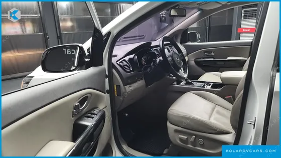 KIA CARNIVAL 9-SEATER PRESTIGE