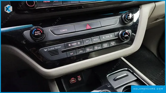 KIA CARNIVAL 9-SEATER PRESTIGE