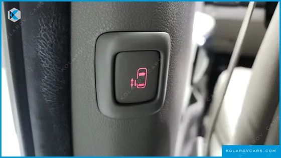 KIA CARNIVAL 9-SEATER PRESTIGE