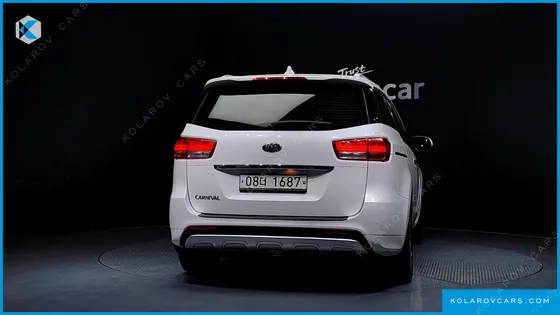 KIA CARNIVAL 9-SEATER NOBLESSE