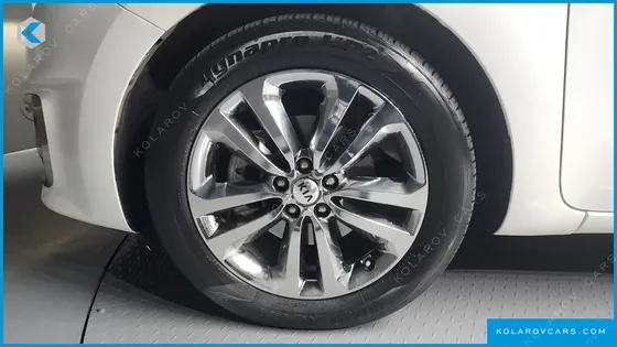 KIA CARNIVAL 9-SEATER NOBLESSE