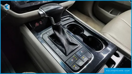 KIA CARNIVAL 9-SEATER NOBLESSE