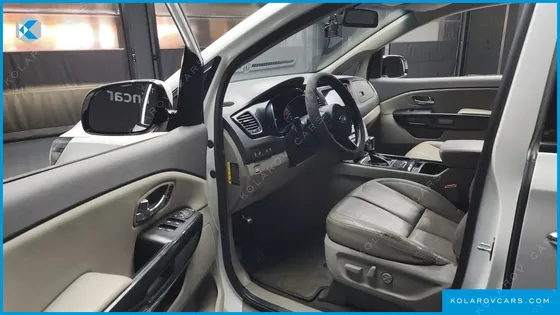 KIA CARNIVAL 9-SEATER NOBLESSE