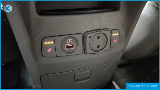 KIA CARNIVAL 9-SEATER NOBLESSE