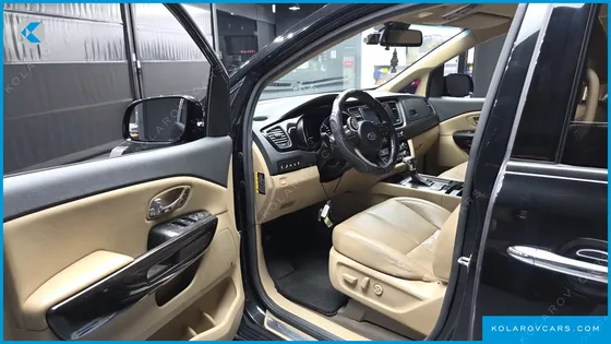 KIA CARNIVAL 7-SEATER LIMOUSINE