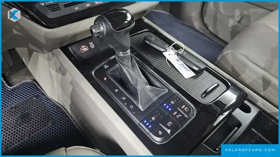 KIA CARNIVAL 9-SEATER NOBLESSE
