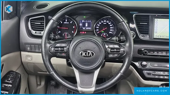 KIA CARNIVAL 9-SEATER NOBLESSE