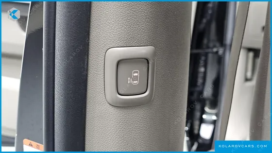 KIA CARNIVAL 9-SEATER NOBLESSE