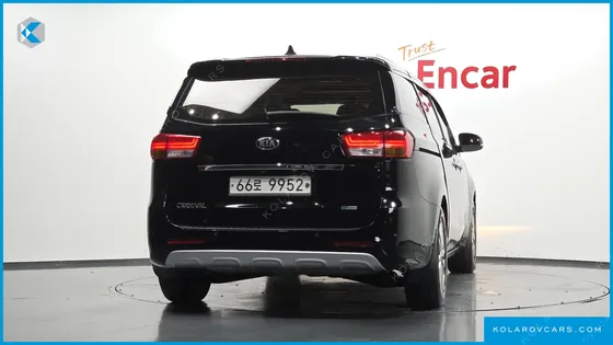 KIA CARNIVAL 9-SEATER PRESTIGE