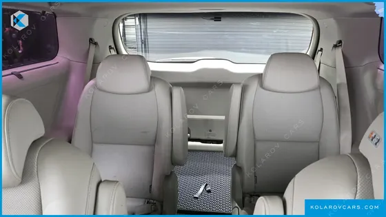 KIA CARNIVAL 9-SEATER PRESTIGE