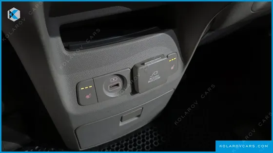 KIA CARNIVAL 9-SEATER PRESTIGE
