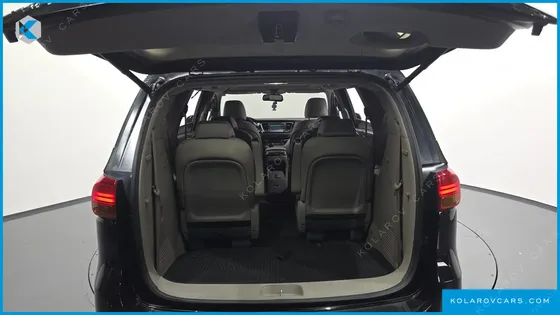 KIA CARNIVAL 9-SEATER PRESTIGE