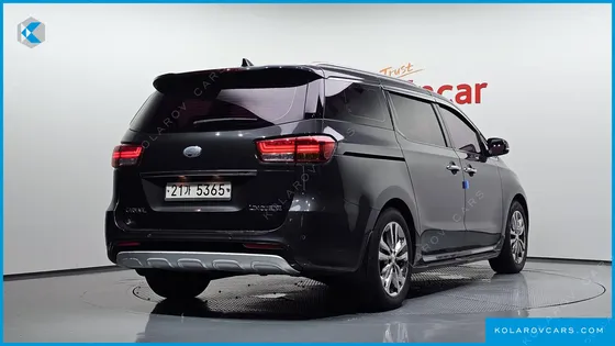 KIA CARNIVAL 9-SEATER PRESTIGE