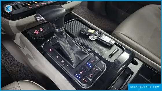 KIA CARNIVAL 9-SEATER PRESTIGE